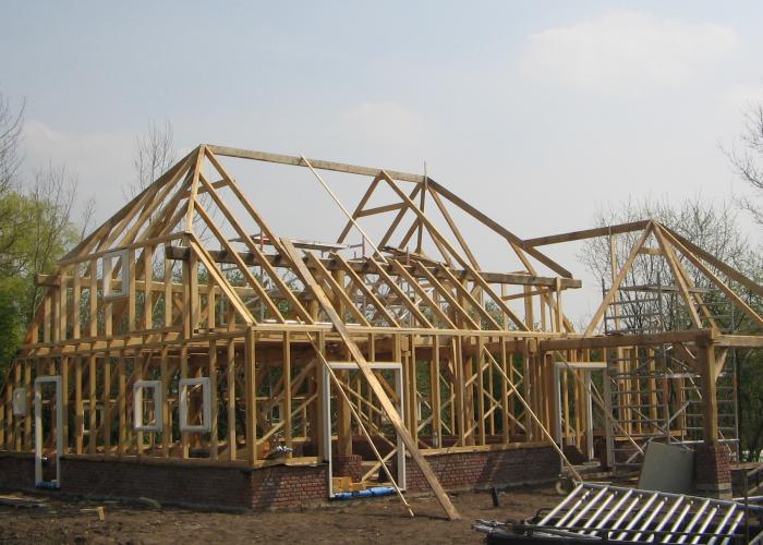 Houten gebintconstructie in aanbouw door PB Bouw